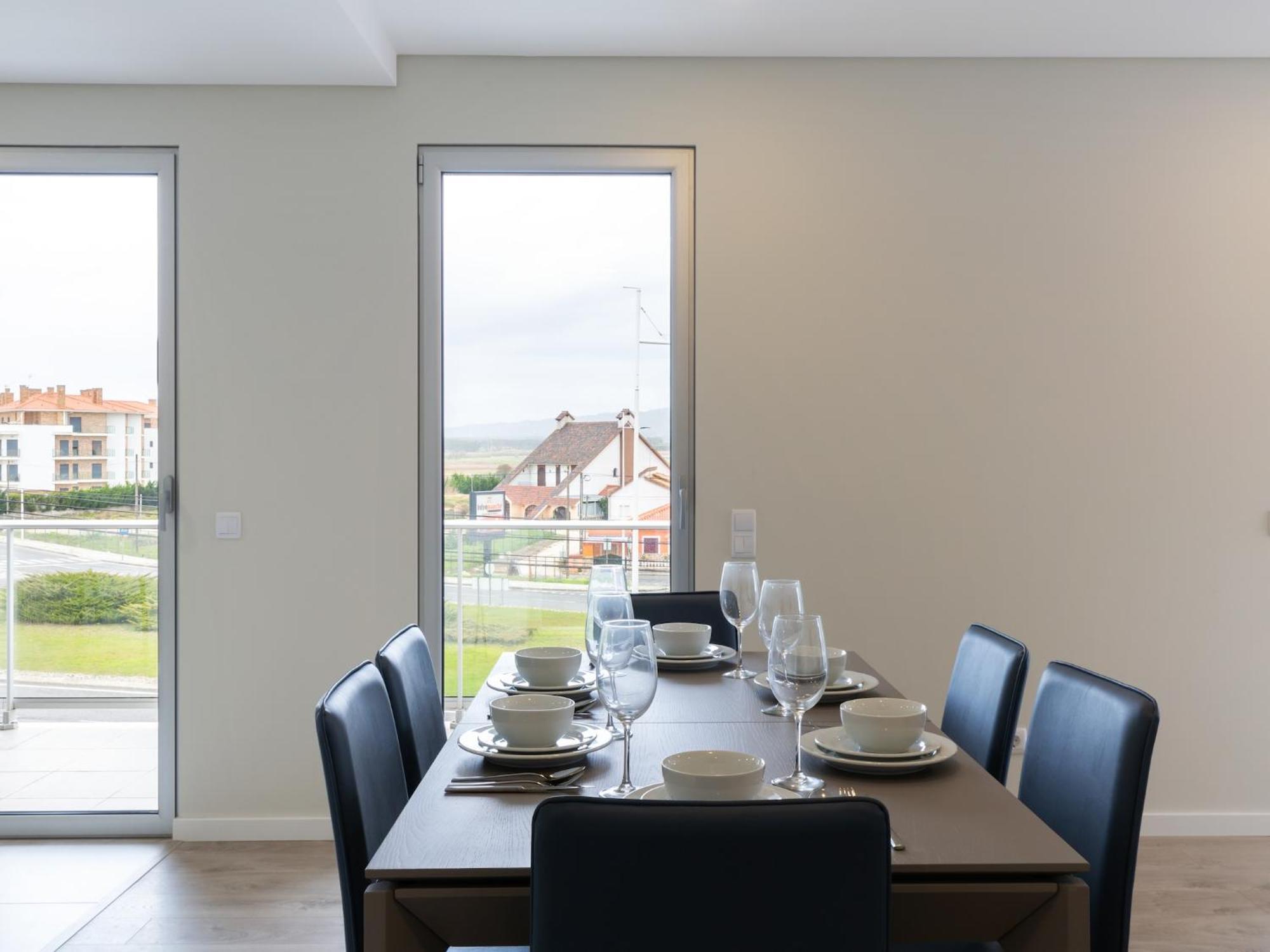 Beautiful Apartment in São Martinho do Porto with Balcony Exterior foto