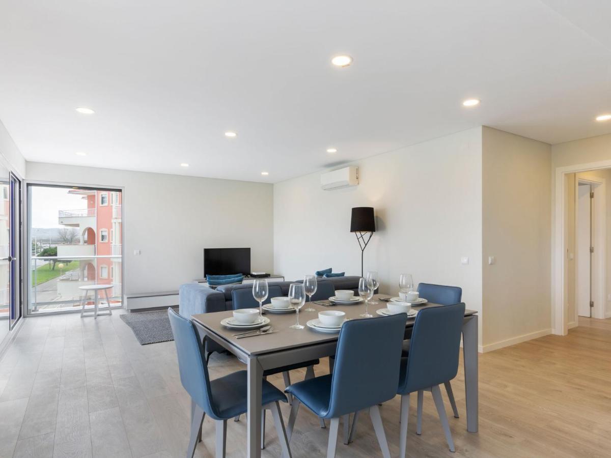 Beautiful Apartment in São Martinho do Porto with Balcony Exterior foto