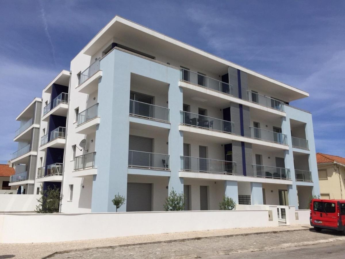 Beautiful Apartment in São Martinho do Porto with Balcony Exterior foto