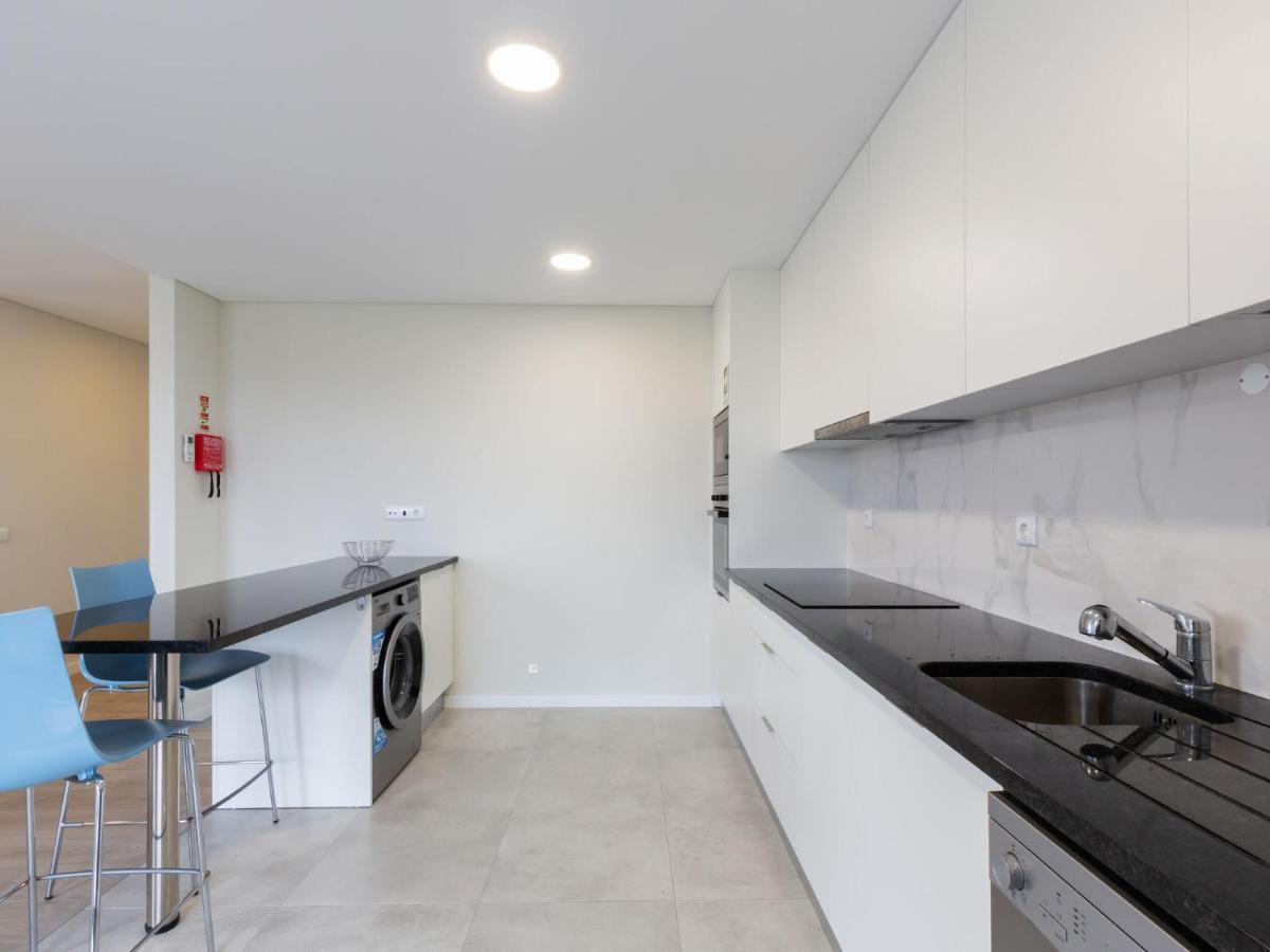 Beautiful Apartment in São Martinho do Porto with Balcony Exterior foto