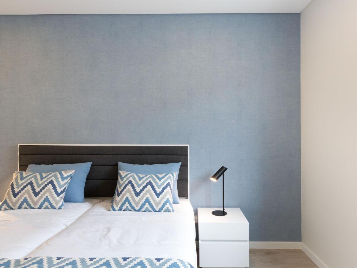 Beautiful Apartment in São Martinho do Porto with Balcony Exterior foto