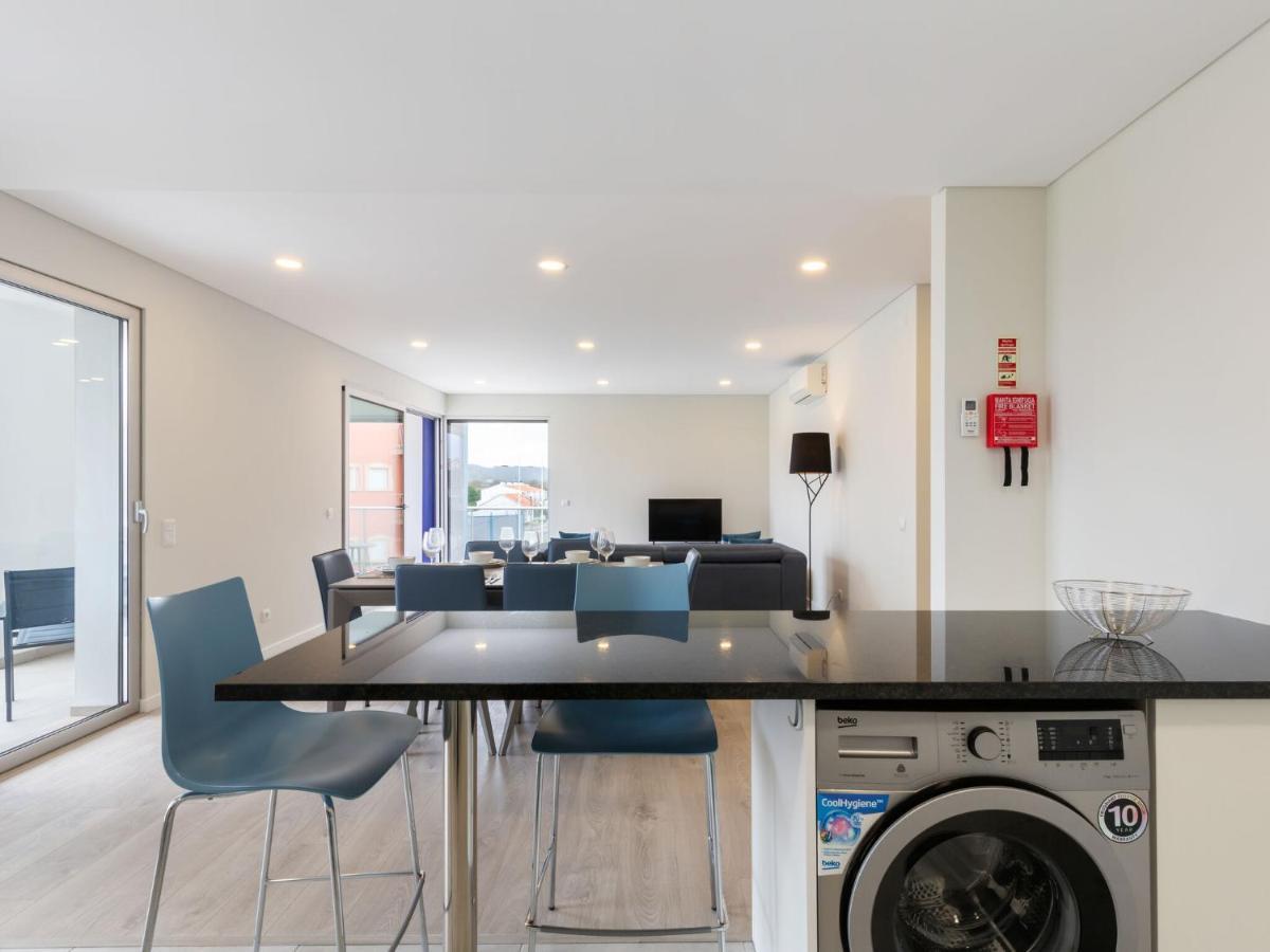 Beautiful Apartment in São Martinho do Porto with Balcony Exterior foto