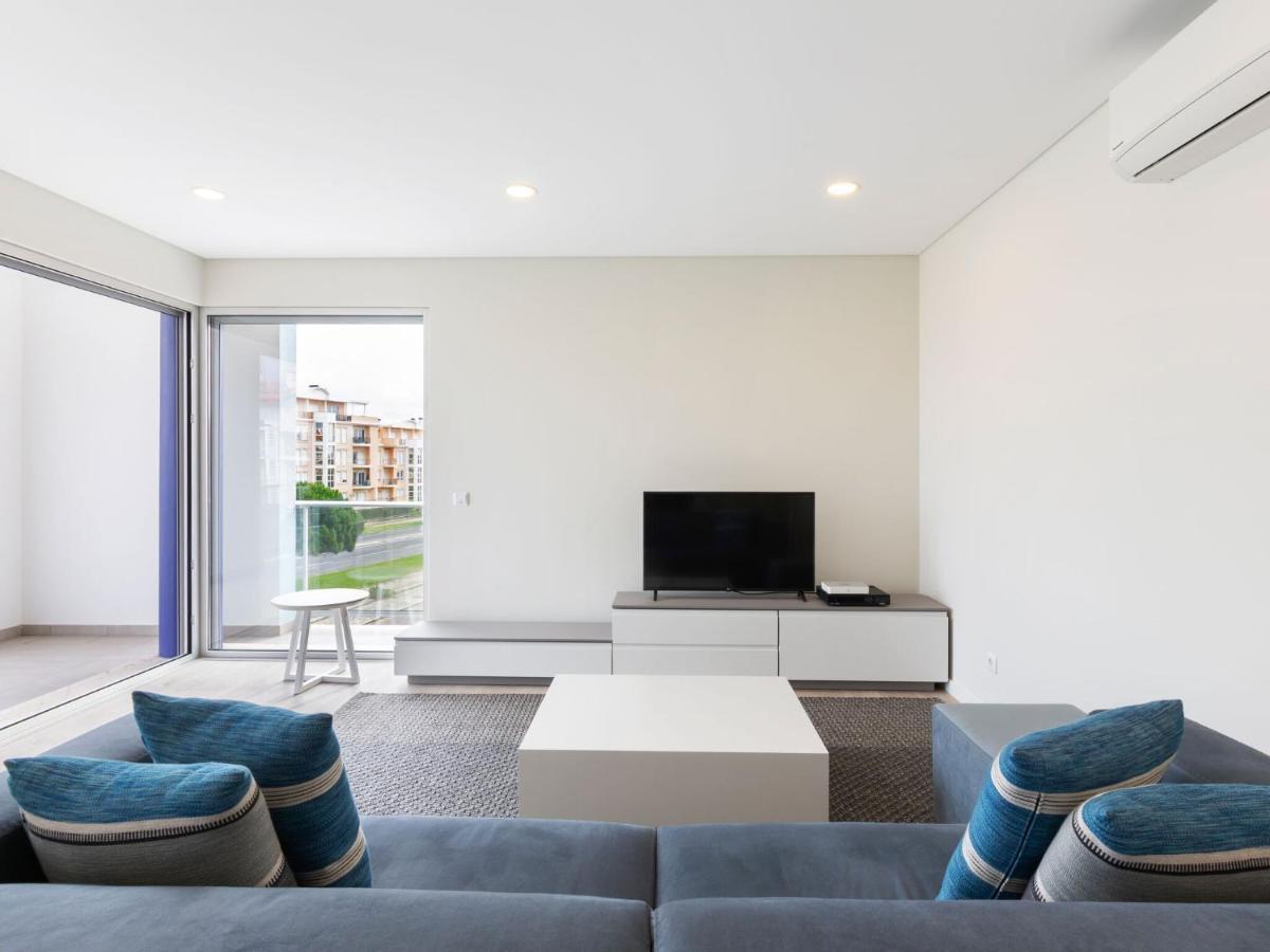 Beautiful Apartment in São Martinho do Porto with Balcony Exterior foto