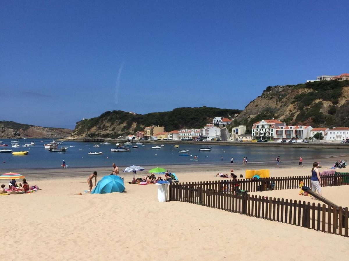 Beautiful Apartment in São Martinho do Porto with Balcony Exterior foto