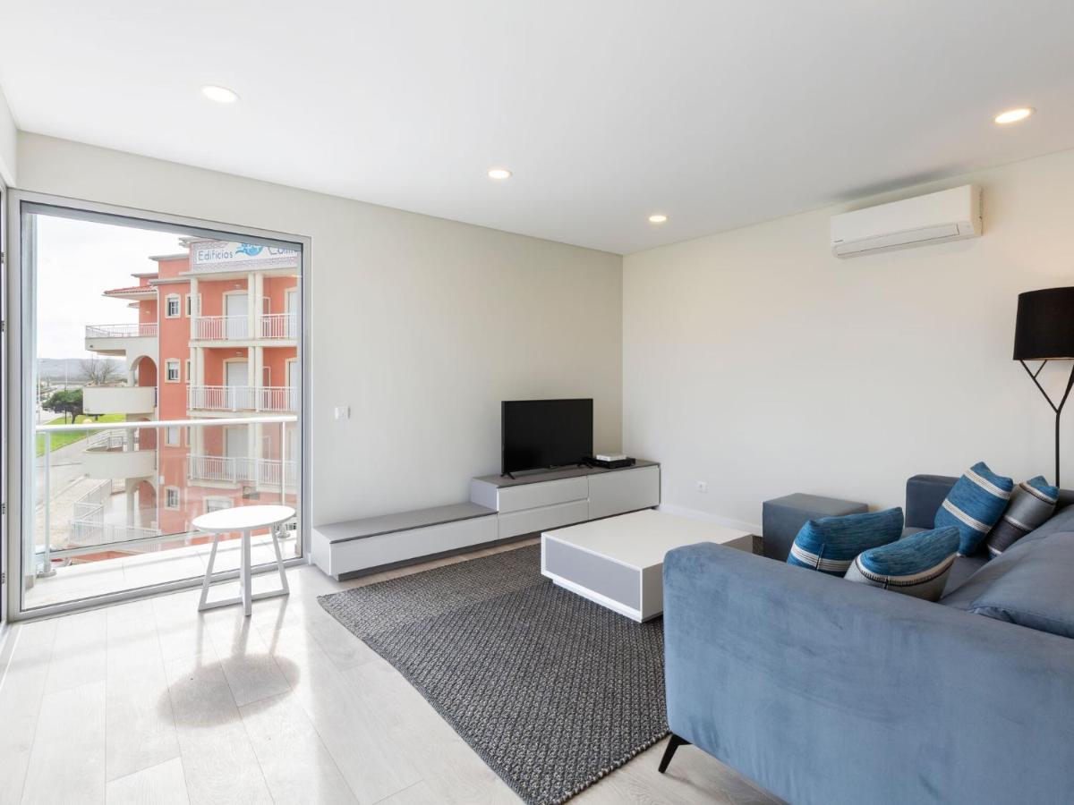 Beautiful Apartment in São Martinho do Porto with Balcony Exterior foto